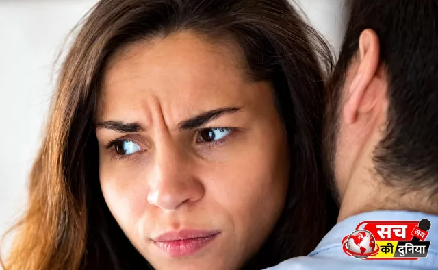 Relationship Anxiety: मैसेज का जवाब देर से आया तो ‘प्यार खत्म’ समझ रहे हैं? रिश्ते में ये 5 आदतें बताती हैं कि आप जरूरत से ज्यादा सोच रहे हैं