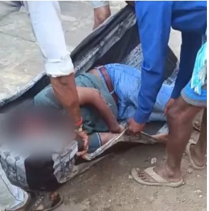 जबलपुर में बाइक और छोटा हाथी की जोरदार भिड़ंत, युवक गंभीर घायल; एम्बुलेंस-पुलिस की देरी से भड़के ग्रामीणों ने लगाया जाम